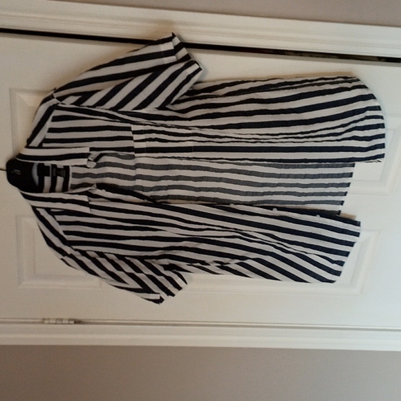 H&M Shirt - Picture 3 of 3